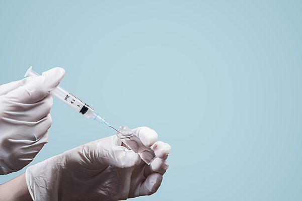 포토 JPG 해외이미지 손 과학 장갑 백그라운드 컨셉 추상 병원 주사기 사람없음 치료 약 건강관리 간호사 의사 고급 오브젝트 슛 주사약 백신 예방접종 항생제 살균 카피스페이스 해외202007 해외포토 잡화 무늬 의학 의료기기 건강 관리 신체부위 공백 의료진 접종 파일형식