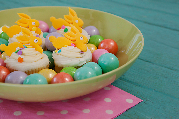 포토 JPG 해외이미지 라이프스타일 디저트 사람없음 컬러풀 과자 초콜릿 토끼 달콤 컵케이크 핸드메이드 해외202007 해외포토 음식 컬러 포유류 생활 반려동물 케이크 맛 파일형식