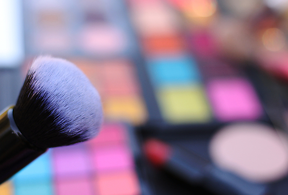 포토 JPG 해외이미지 직업 얼굴 분홍색 백그라운드 그림자 미술 사람없음 초록색 파란색 세트 컬러풀 유행 보라색 페인트 화장품 립스틱 붓 화려 팔레트 상품 가루 볼터치 수집 피부 피부관리 만들기 윤곽 예술가 아이섀도 조립 돌봄 해외202007 해외포토 컬러 컨셉 모션 문화예술 신체부위 화장 뷰티 파일형식