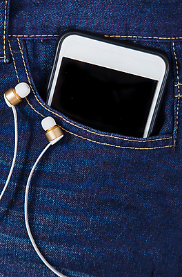 포토 JPG 해외이미지 디자인 컨셉 패턴 인터넷 비즈니스 바지 통신 모바일 새로움 사람없음 스마트폰 컴퓨터 알약 디지털 스크린 웹 공백 터치 청바지 연결 주머니 전화기 스마트 전자 혁명 터치스크린 해외202007 해외포토 무늬 하의 전자제품 핸드폰 스마트기기 약 파일형식