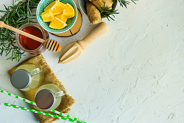 포토 JPG 해외이미지 라이프스타일 음료 음식 백그라운드 컨셉 다이어트 재료 유리 탁자 건강 사람없음 숟가락 수확 시골 차 맛 설탕 레몬 유기농 꿀 생강 로즈메리 카피스페이스 디톡스 맛있는 해외202007 해외포토 웰빙 가구 농업 채소 과일 재질 수저 생활 공백 허브 파일형식