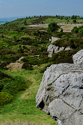 포토 JPG 해외이미지 공원 길 자국 자연 영국 웨일즈 풍경 사람없음 야외 초록색 파란색 환경 맑음 산책 시골 북쪽 내추럴 선로 채석 해외202007 해외포토 공공시설 유럽 컬러 날씨 휴식 방향 생태계 파일형식