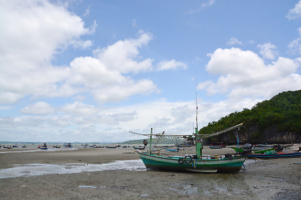 포토 JPG 해외이미지 라이프스타일 남자 유럽 호수 스포츠 파도 바다 여행 백그라운드 요트 자연 하늘 바람 휴가 항해 사람 사람없음 야외 물 여름 파란색 강 태양 반사 여행객 항구 젖음 흰색 보트 그룹 크루즈 함선 포트 안다만 많음 해외202007 해외포토 자연요소 계절 나라 컬러 컨셉 배_교통 교통시설 날씨 생활 생태계 파일형식