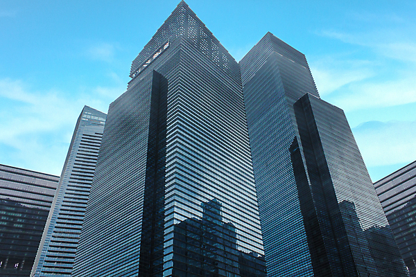 포토 JPG 해외이미지 건축물 외관 백그라운드 비즈니스 건축양식 창문 유리 하늘 전등 사람없음 건물 파란색 도시풍경 사무실 반사 고층빌딩 흰색 도시 정상 큼 상업 각도 스카이라인 싱가폴 대칭 해외202007 해외포토 건축 아시아 컬러 재질 조명 풍경 빌딩 크기 파일형식