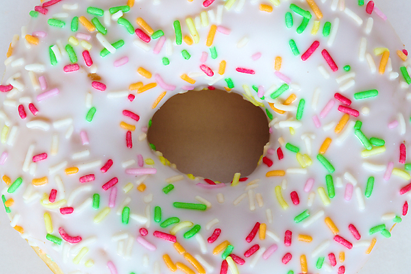 포토 JPG 해외이미지 모양 사람없음 가로 컬러풀 얼음 사진촬영 코트 흰색 반지 원형 구멍 도넛 맛 폐기물 주식 설탕 굽기 뿌리기 싱글 그림 반죽 칼로리 충동구매 강렬 영양분 페스츄리 해로움 해외202007 얼림 해외포토 자연요소 도형 빵 컬러 컨셉 장신구 모션 디저트 금융 쇼핑 촬영 외투 쓰레기 구이 과소비 파일형식