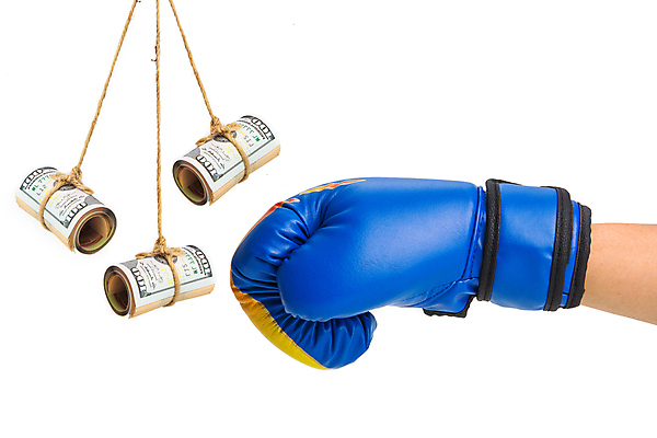 포토 JPG 해외이미지 손 스포츠 백그라운드 컨셉 돈 매달리기 사람없음 경제 파란색 달러 검은색 힘 경쟁 권투 장비 흰색 펀치 보호 심볼 오브젝트 경영 고립 노크 위기 해외202007 해외포토 컬러 비즈니스 모션 신체부위 격투기 재산 파일형식