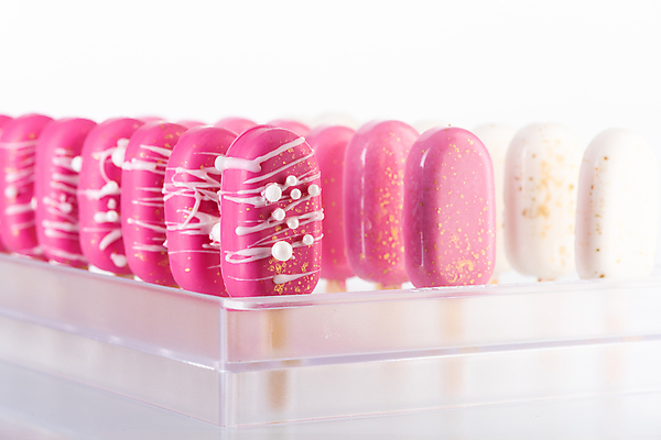 포토 JPG 해외이미지 음식 분홍색 결혼 백그라운드 돈 탁자 아이스크림 디저트 사탕 사람없음 장식 컬러풀 파티 요식업 초콜릿 얼음 우유 추위 축하 신선 막대기 달콤 맛 시원함 크림 프랑스어 접수 핸드메이드 맛있는 해외202007 해외포토 자연요소 문자 산업 컬러 가구 컨셉 유제품 이벤트 재산 파일형식