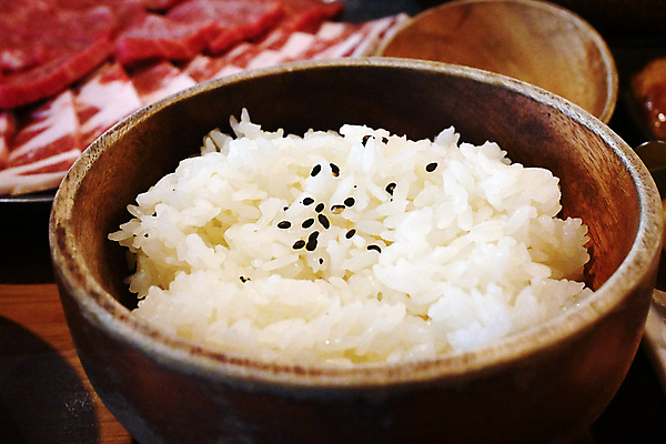 포토 JPG 해외이미지 전통 식기 아시아 음식 농업 다이어트 밥 주택 건강 육류 돼지고기 요리 동양인 사람없음 목재 세트 일본 식사 저녁식사 중국 소고기 시골 뜨거움 사발 냄비 낟알 바비큐 먹기 서비스 완두콩 날것 레시피 점심식사 녹말 탄수화물 맛있는 해외202007 해외포토 나무 나라 산업 식재료 재료 모션 콩 인종 건물 사기그릇 솥 파일형식