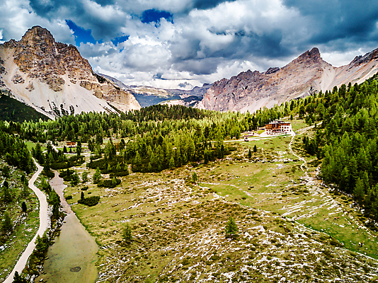 포토 JPG 해외이미지 나무 식물 구름 호수 여행 잎 모션 자연 하늘 풍경 사람없음 야외 목재 초록색 물 여름 강 햇빛 반사 환경 이탈리아 활발 폭포 젖음 흐름 바위 나뭇가지 연못 신선 액체 개울 떨어짐 숲 순수 속도 드론 생태학 파라다이스 해외202007 해외포토 자연요소 계절 교육 유럽 컬러 컨셉 재료 태양 돌_바위 생태계 파일형식