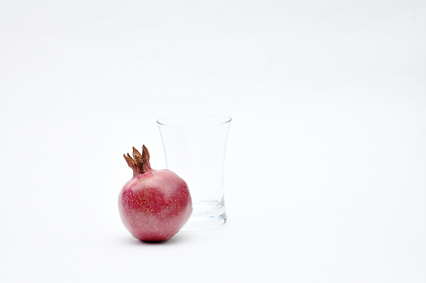 포토 JPG 해외이미지 음식 조각 백그라운드 과일 씨앗 사람없음 흰색 물방울 신선 업무 맛 상품 디자이너 자르기 슬라이스 석류 강화 개조 해외202007 해외포토 식물 직업 컬러 컨셉 모션 작업 파일형식