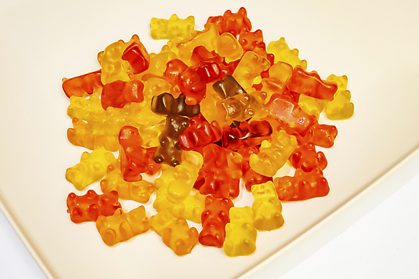 포토 JPG 해외이미지 접시 디저트 근접촬영 사람없음 여러개 달콤 흰배경 젤리 곰모양 해외202007 해외포토 모양 식기 음식 뷰포인트 다수 백그라운드 곰 흰색 맛 파일형식