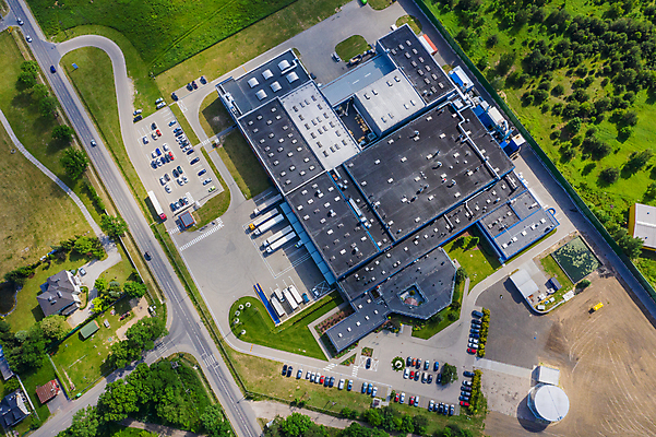 포토 JPG 해외이미지 산업 비즈니스 공장 교통시설 자동차 안테나 사람없음 건물 문 화물 센터 상품 큼 창고 상업 수납 짐차 트레일러 물류 드론 분배 수입 해외202007 해외포토 건축물 육상교통 교통 통신 공업 운송업 크기 시설 파일형식