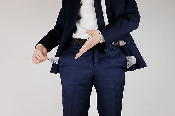 포토 JPG 해외이미지 직업 손 남자 감정 컨셉 돈 비즈니스 사람 사람없음 금융 경제 쇼핑 우정 슬픔 비즈니스맨 구멍 황무지 실패 가난 실업 걱정 호기심 보여주기 빈털터리 파산 빚 우울증 위기 적자 해외202007 해외포토 모션 신체부위 친구 직장인 재산 좌절 질병 파일형식