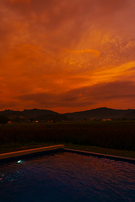 포토 JPG 해외이미지 나무 실루엣 아시아 파도 섬 여행 백그라운드 오렌지 자연 하늘 호텔 휴가 휴식 주택 손바닥 풍경 사람없음 야외 빨간색 물 여름 빛 태양 반사 노란색 일출 맑음 수영 일몰 낭만 황금 고급 저녁 빌라 휴양지 방갈로 이국적 파라다이스 해외202007 해외포토 자연요소 식물 손 계절 나라 바다 컬러 컨셉 과일 숙소 날씨 촬영기법 건물 노을 장소 수상스포츠 야간 생태계 파일형식