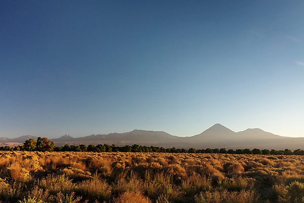 포토 JPG 해외이미지 여행 백그라운드 자연 하늘 산 건조 풍경 사람없음 야외 빨간색 여름 파란색 태양 계곡 미국 일몰 사막 남아메리카 화산 칠레 남쪽 볼리비아 전국 해외202007 해외포토 자연요소 계절 컬러 북아메리카 아메리카 노을 방향 생태계 파일형식