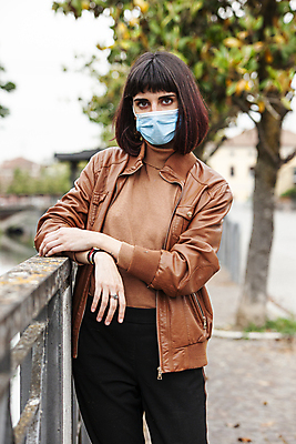 포토 JPG 해외이미지 여자 백그라운드 컨셉 건강 마스크 한명 안전 사람 동양인 고통 오염 바이러스 질병 위험 예방 인플루엔자 전염병 여자한명만 코로나바이러스 포스트코로나 해외202007 델타변이바이러스 해외포토 1 감정 의학 인종 사회이슈 여자만 파일형식