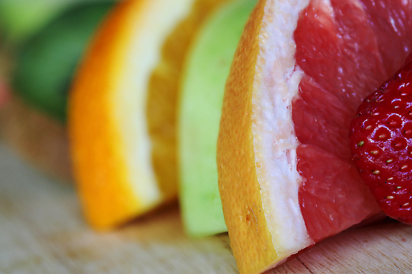 포토 JPG 해외이미지 음식 조각 백그라운드 패턴 다이어트 오렌지 과일 재료 자연 딸기 귤 도마 건강 키위 사람없음 빨간색 초록색 주방 신선 닫기 사과 자르기 유기농 반쪽 채식 건강식 내추럴 숙성 영양분 채식주의자 비건 해외202007 해외포토 웰빙 컬러 무늬 모션 주방용품 생태계 파일형식