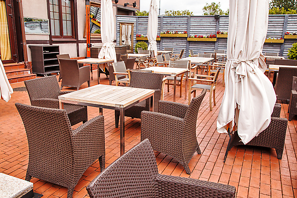 포토 JPG 해외이미지 라이프스타일 디자인 외관 유럽 커피 가구 백그라운드 의자 탁자 휴가 휴식 거리 사람없음 야외 건물 목재 장식 여름 식당 카페 수확 흰색 도시 복고 장면 타운 카페테리아 해외202007 해외포토 나무 건축물 계절 나라 음료 컬러 생활용품 컨셉 농업 재료 생활 상점 파일형식