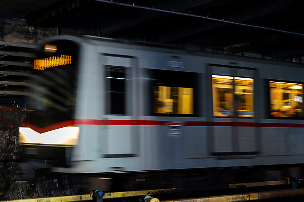포토 JPG 해외이미지 유럽 산업 여행 건축양식 교통시설 사람없음 여행객 기차 도시 비엔나 오스트리아 전철 역 출퇴근 승객 튜브 지하 엔진 일반 선로 철강 해외202007 해외포토 건축 나라 육상교통 교통 비즈니스 대중교통 사람 시설 파일형식