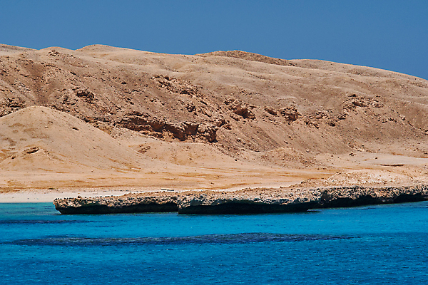포토 JPG 해외이미지 모래 바다 섬 여행 아프리카 자연 하늘 휴가 이집트 풍경 사람없음 야외 물 여름 파란색 모래사장 태양 맑음 스노클링 산호 크루즈 암초 이국적 터키석 파라다이스 해외202007 해외포토 자연요소 계절 나라 컬러 배_교통 날씨 수상스포츠 자포동물 보석 생태계 파일형식