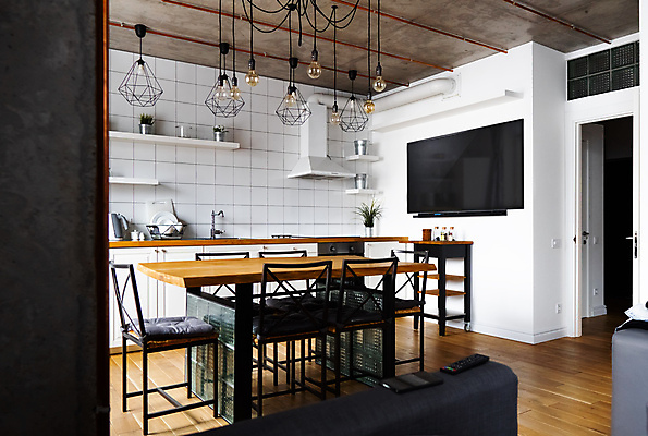 포토 JPG 해외이미지 디자인 산업 가구 의자 전구 탁자 선반 사람없음 내부 목재 장식 빛 햇빛 농가 유행 주방 텔레비전 골동품 흰색 시골 오픈 클래식 고급 우아함 오븐 심플 내추럴 다락방 스칸디나비아 철강 해외202007 해외포토 나무 컬러 생활용품 컨셉 재료 전자제품 태양 농장 가전제품 파일형식