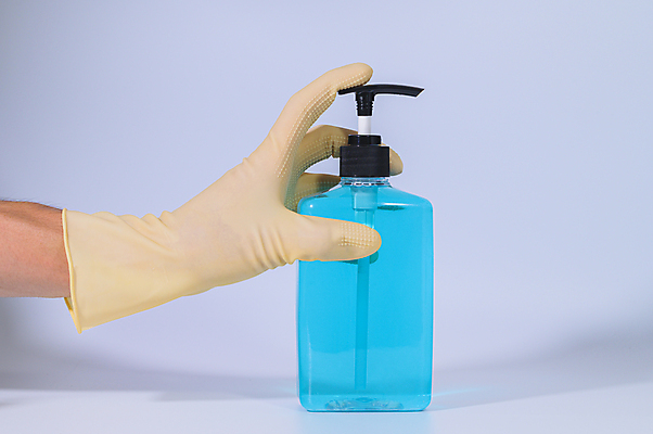 포토 JPG 해외이미지 손 여자 장갑 사람 성인 신체부위 잡기 바이러스 예방 소독제 성인여자한명만 코로나바이러스 손소독제 해외202007 델타변이바이러스 해외포토 잡화 모션 여자한명만 성인여자만 파일형식