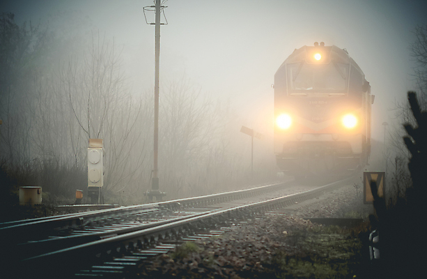 포토 JPG 해외이미지 산업 선 교통수단 여행 교통시설 날씨 사람없음 기차 안개 화물 접속 트랙 마차 뿌연 선로 해외202007 해외포토 육상교통 교통 대중교통 운송업 시설 파일형식