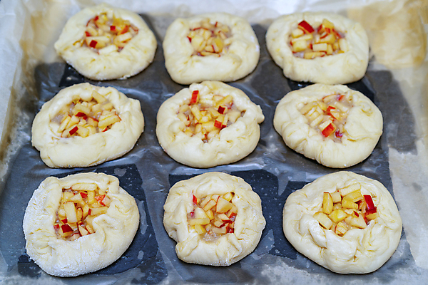 포토 JPG 해외이미지 음료 음식 다이어트 재료 디저트 요리 사람없음 케이크 주방 숟가락 빵집 달콤 사과 굽기 메뉴 준비 반죽 만들기 레시피 제빵사 페스츄리 핸드메이드 해외202007 해외포토 직업 빵 과일 모션 수저 건강 상점 맛 구이 파일형식