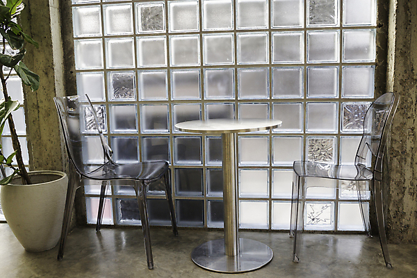 포토 JPG 해외이미지 라이프스타일 디자인 가구 의자 비즈니스 태국 유리 탁자 바닥 실내 사람없음 장식 빛 상점 식당 카페 시골 바 아침식사 점심식사 부족함 해외202007 해외포토 아시아 생활용품 컨셉 재질 내부 생활 식사 파일형식