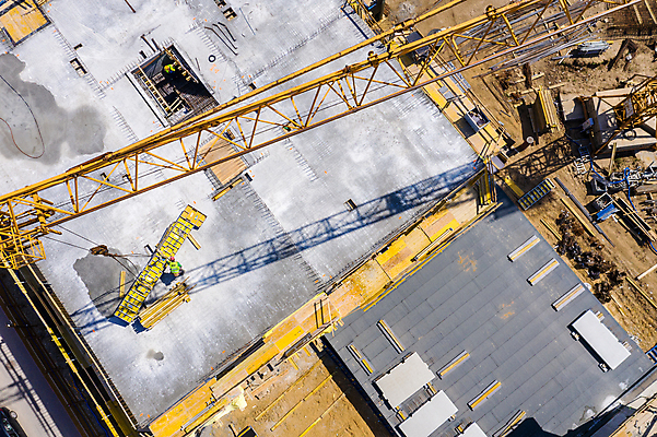 포토 JPG 해외이미지 비즈니스 건축양식 하늘 새로움 아파트 주택 사람없음 야외 가로 파란색 장비 건설현장 도시 작업 맨션 시멘트 공학 발판 개발 철강 콘크리트 해외202007 해외포토 교육 건축 컬러 컨셉 건설업 건물 파일형식