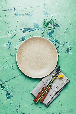 포토 JPG 해외이미지 식기 접시 음식 백그라운드 포크 탁자 사람없음 목재 장식 컵 초록색 파란색 세트 꼬리표 우주 요식업 식당 식사 저녁식사 수확 흰색 기구 시골 칼 우아함 은색 정상 서비스 메뉴 냅킨 대리석 서빙 설정 옛날 콘크리트 파스텔톤 스타일 해외202007 해외포토 나무 산업 컬러 가구 컨셉 농업 재료 라벨 상점 파일형식