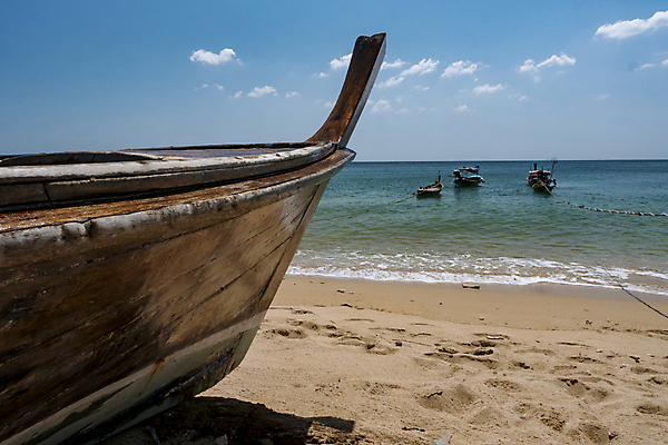 포토 JPG 해외이미지 전통 아시아 모래 바다 섬 여행 백그라운드 태국 자연 하늘 낚시 풍경 사람없음 야외 목재 물 여름 파란색 컬러풀 일몰 만 보트 정박 낚시꾼 옛날 수평선 해외202007 해외포토 자연요소 나무 계절 나라 컬러 배_교통 재료 레저 노을 생태계 파일형식