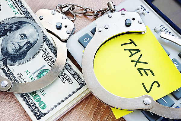 포토 JPG 해외이미지 돈 비즈니스 사람없음 그래픽 금융 경제 계산기 문제 회계 세금 정부 과세 탈세 해외202007 해외포토 문구용품 장비 재산 파일형식