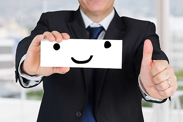 포토 JPG 해외이미지 남자 행복 비즈니스 직장 한명 미소 들기 사람 정장 성인 사무실 잡기 비즈니스맨 긍정 성인남자한명만 해외202007 해외포토 1 옷 감정 컨셉 회사 모션 표정 직장인 남자한명만 성인남자만 파일형식