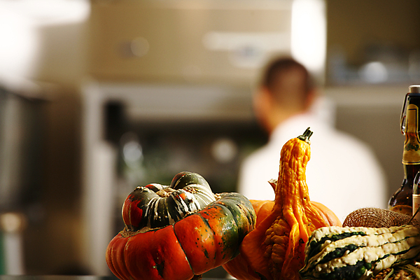 포토 JPG 해외이미지 전통 디자인 배너 계절 행복 벽 백그라운드 오렌지 텍스트 탁자 호박 휴가 선반 주택 파노라마 미술 사람없음 내부 옆모습 장식 축제 방 할로윈 수확 가을 흰색 축하 은색 11월 배열 개성 추수감사절 시들음 10월 정물화 줄서기 스타일 카피스페이스 미니멀 해외202007 해외포토 감정 기독교 뷰포인트 컬러 가구 컨셉 농업 채소 과일 모션 문화예술 촬영기법 건물 공백 날짜 그림 파일형식