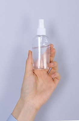 포토 JPG 해외이미지 손 여자 한명 들기 성인 신체부위 바이러스 예방 소독제 성인여자한명만 코로나바이러스 손소독제 해외202007 델타변이바이러스 해외포토 1 모션 사람 여자한명만 성인여자만 파일형식