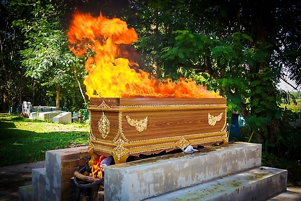 포토 JPG 해외이미지 종교 컨셉 불교 태국 불 불꽃 전등 사람없음 목재 장식 상자 가을 죽음 사찰 뜨거움 화려 끝 우아함 승려 기회 종료 장례 옛날 해외202007 해외포토 자연요소 나무 계절 아시아 재료 종교건축 조명 성직자 파일형식