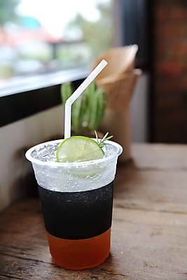 포토 JPG 해외이미지 식물 음료 조각 겨울 채소 재료 유리 탁자 귤 따뜻함 건강 사람없음 목재 컵 약 노란색 중국 침묵 추위 흰색 물방울 신선 뜨거움 양념 차 맛 냄비 찻주전자 레몬 허브 향신료 유기농 매움 날것 아로마 뿌리 꿀 생강 내추럴 해외202007 해외포토 나무 식기 웰빙 계절 아시아 컬러 가구 컨셉 과일 의학 재질 주전자 소리 솥 향미료 파일형식