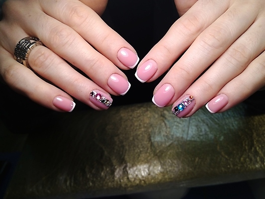 포토 JPG 해외이미지 손 손가락 검은배경 근접촬영 신체부위 손톱관리 네일아트 손톱 해외202007 해외포토 뷰포인트 백그라운드 사람 뷰티 검은색 파일형식