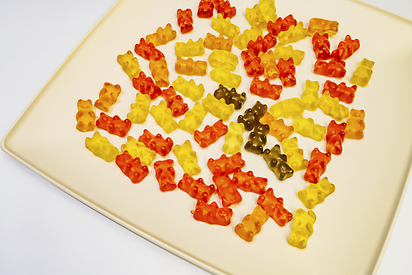 포토 JPG 해외이미지 접시 디저트 사람없음 여러개 달콤 흰배경 젤리 곰모양 해외202007 해외포토 모양 식기 음식 다수 백그라운드 곰 흰색 맛 파일형식