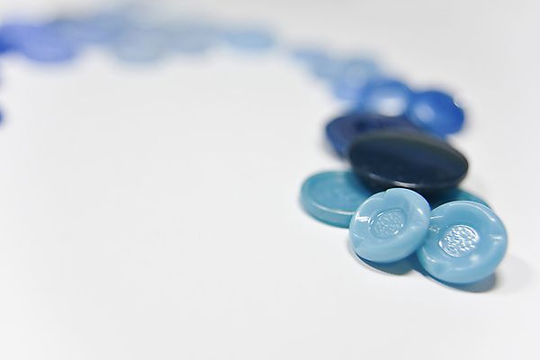 포토 JPG 해외이미지 직업 디자인 드레스 옷 장신구 버튼 아이디어 직장 창조 사랑 미술 취미 사람없음 장식 파란색 유행 흰색 공구 직물 잡기 신용카드 작업실 실 그늘 바느질 오브젝트 질감 만들기 수공예 재단 경영 고립 항목 핸드메이드 스타일 해외202007 해외포토 감정 컬러 컨셉 회사 비즈니스 모션 문화예술 금융 도구 공예 파일형식