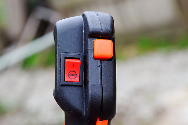 포토 JPG 해외이미지 식물 1 포즈 오렌지 손잡이 사람 잔디 사람없음 야외 여름 장비 공구 잡기 가장자리 휘발유 소프트포커스 위험 땅 자르기 청소 원예 조종장치 철강 커터 헬프 힘찬 유일 해외202007 해외포토 계절 컨셉 과일 모션 촬영기법 취미 도구 도움 둘레 석유 파일형식