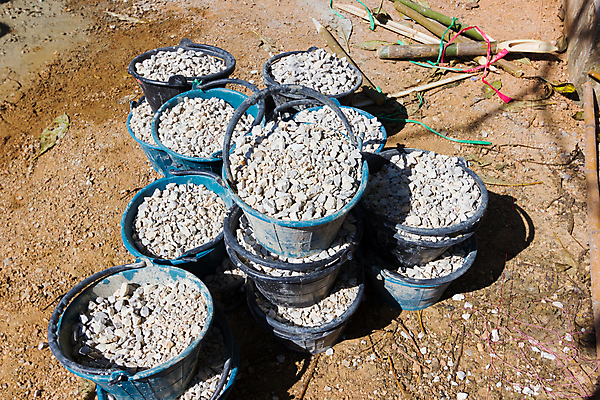 포토 JPG 해외이미지 식물 디자인 산업 모래 조각 백그라운드 건축양식 자연 노동자 주택 손바닥 손잡이 사람없음 야외 쌓기 금속 장비 회색 조약돌 바위 공구 업무 오픈 수리 땅 삽 양동이 국자 질감 시멘트 무릎 깨짐 뒤뜰 옛날 의무 채석 콘크리트 해외202007 해외포토 직업 손 건축 컬러 컨셉 모션 재질 주방용품 건물 신체부위 돌_바위 도구 작업 생태계 파일형식