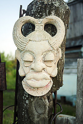 포토 JPG 해외이미지 전통 디자인 아시아 종교 문화 얼굴 조각 여행 아프리카 가면 미술 사람 사람없음 목재 장식 울타리 조각상 숫자 머리 골동품 표현 의식 역사 원주민 신비 천 수집 오브젝트 마녀 기념품 목각 부족 고립 옛날 핸드메이드 해외202007 해외포토 나무 문자 나라 컨셉 재료 문화예술 신체부위 담장 조형물 직물 아프리카인 파일형식