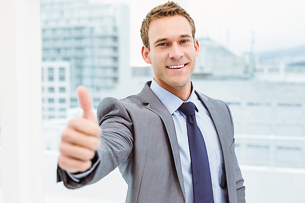 포토 JPG 해외이미지 백인 응시 남자 행복 직장 한명 서기 정장 20대 성인 사무실 비즈니스맨 긍정 스타일 성인남자한명만 해외202007 해외포토 서양인 1 시선 옷 감정 컨셉 회사 비즈니스 모션 사람 청년 직장인 남자한명만 성인남자만 파일형식