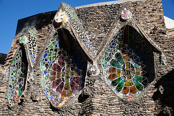 포토 JPG 해외이미지 유럽 여행 나비 건축양식 창문 유리 벽돌 미술 사람없음 야외 초록색 컬러풀 교회 바위 얼룩 스페인 큼 모자이크 첨탑 바르셀로나 고딕 스페인어 해외202007 해외포토 건축 나라 컬러 곤충 종교건축 재질 문화예술 건물 탑 돌_바위 크기 파일형식