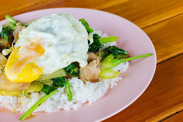 포토 JPG 해외이미지 전통 접시 음식 백그라운드 다이어트 채소 태국 고추 탁자 밥 건강 마늘 육류 돼지고기 요리 동양인 사람없음 초록색 노란색 식당 계란 식사 저녁식사 치킨 중국 튀김 흰색 신선 달콤 맛 아침식사 수프 먹기 매움 후추 점심식사 케일 맛있는 해외202007 젓기 해외포토 식기 아시아 컬러 가구 컨셉 식재료 모션 인종 상점 알 향신료 닭고기요리 파일형식