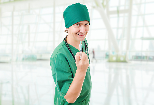 포토 JPG 해외이미지 주간 남자 유니폼 청진기 실내 건강 병원 주사기 한명 서기 들기 사람 상반신 성인 옆모습 약 의료진 의사 성인남자한명만 해외202007 해외포토 자연요소 직업 1 옷 뷰포인트 의학 의료기기 모션 내부 남자한명만 성인남자만 파일형식