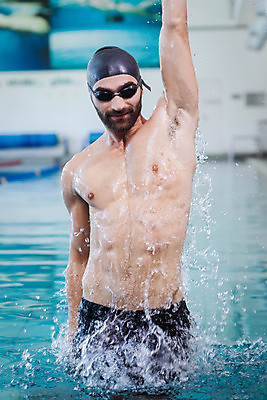 포토 JPG 해외이미지 백인 남자 행복 스포츠 수영장 실내 건강 한명 서기 사람 20대 성인 물 운동 수영 주먹 근육질 수영선수 이두근 필승 성인남자한명만 해외202007 해외포토 자연요소 서양인 1 감정 모션 근육 운동선수 청년 내부 수상스포츠 우승 몸매 남자한명만 성인남자만 파일형식
