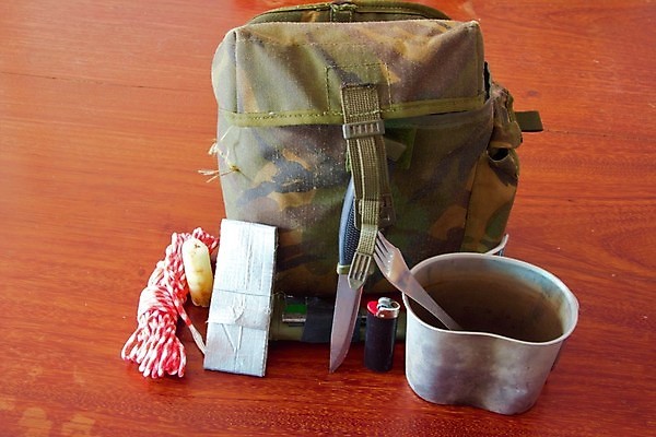 포토 JPG 해외이미지 밧줄 여행 백그라운드 컨셉 손잡이 안전 사람없음 야외 목재 빨간색 세트 여행객 금속 캠핑 하이킹 장비 탐험 수확 흰색 공구 긴급 손전등 도움 칼날 칼 나침반 주머니 오브젝트 복고 육군 기어 조립 고립 원정 철강 항목 헬프 생존 해외202007 해외포토 나무 줄 컬러 농업 재료 재질 레저 조명 군대 사람 도구 파일형식